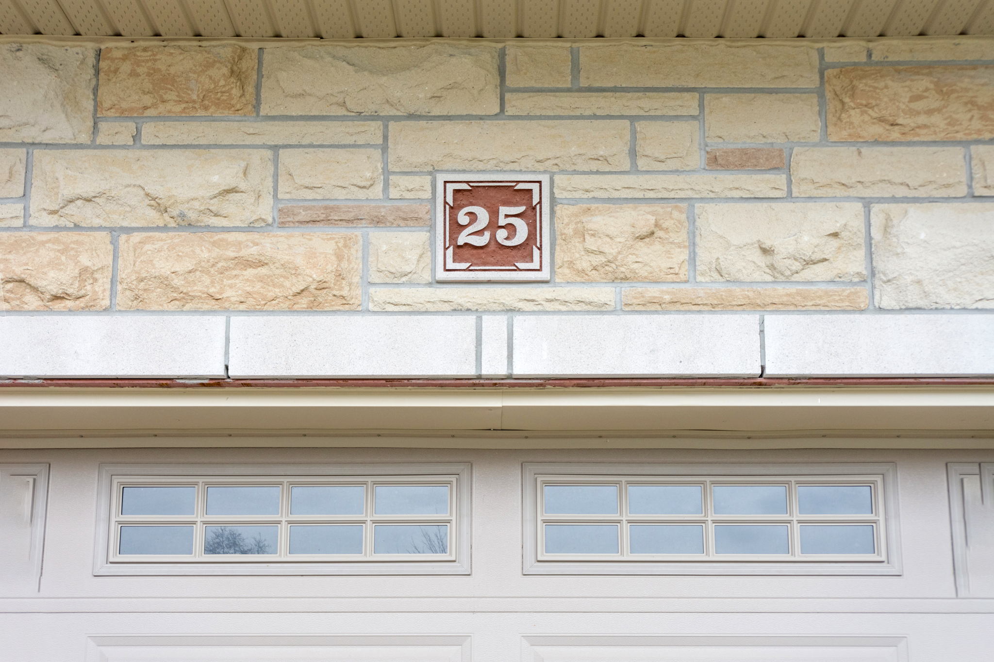 25 Goodwin Ave, Nepean, ON K2E 5C8, Canada Photo 8