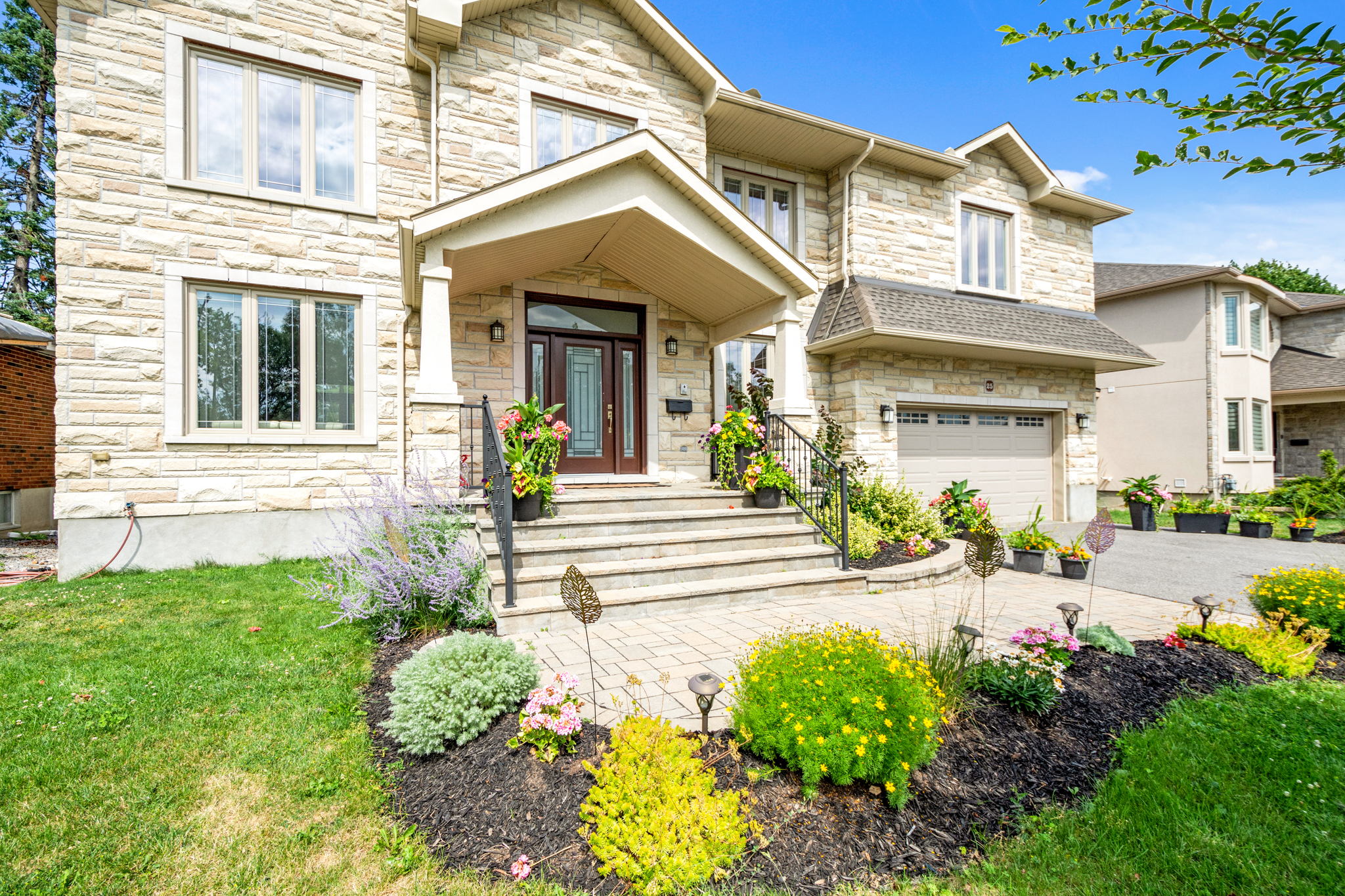 25 Goodwin Ave, Nepean, ON K2E 5C8, Canada Photo 3