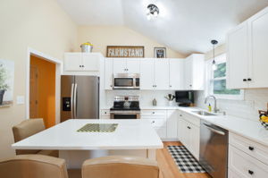Kitchen/Breakfast Bar