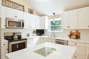 Kitchen/Breakfast Bar