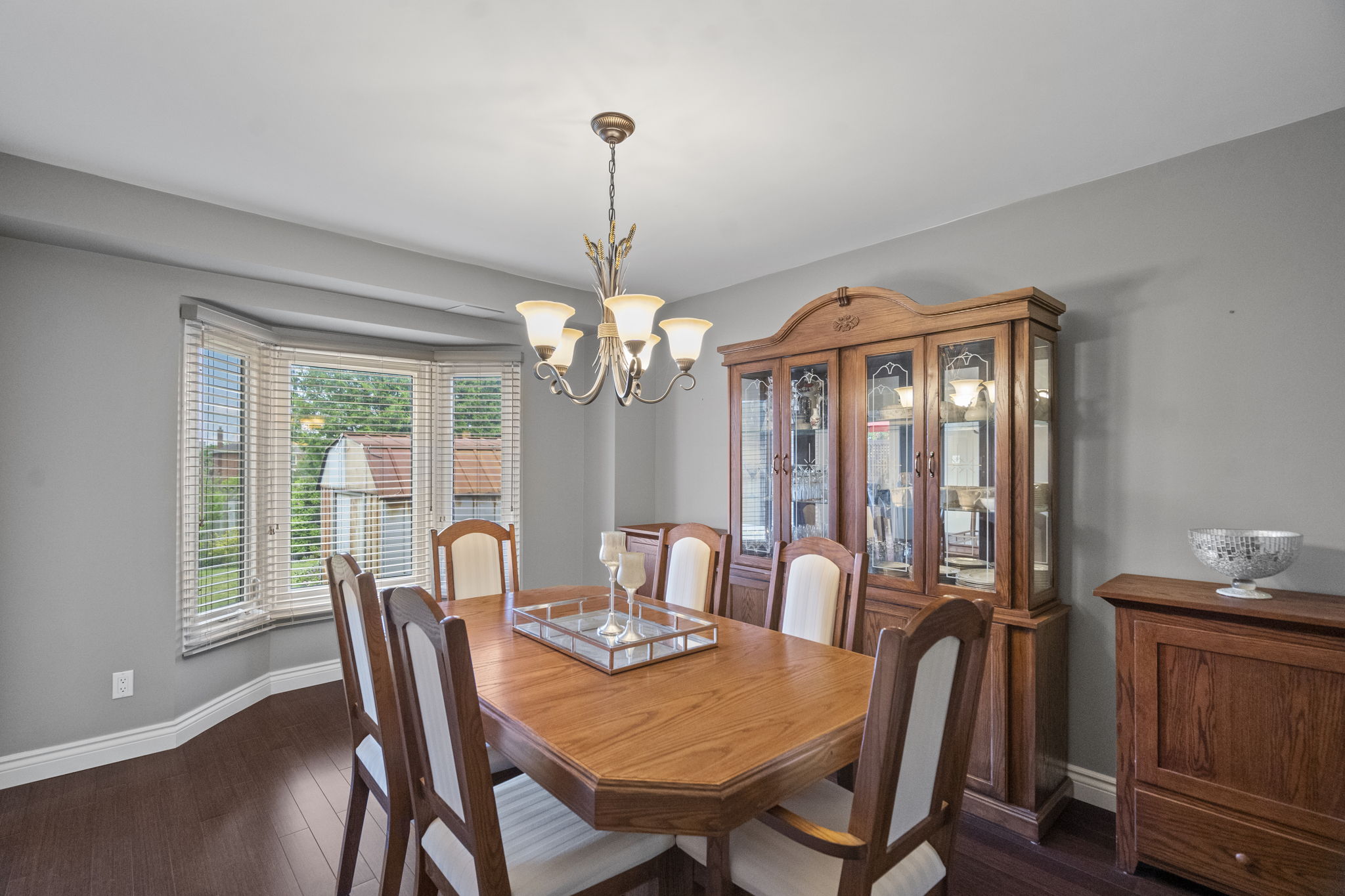 25 Kenyon Ct Whitby, ON L1N 8T3