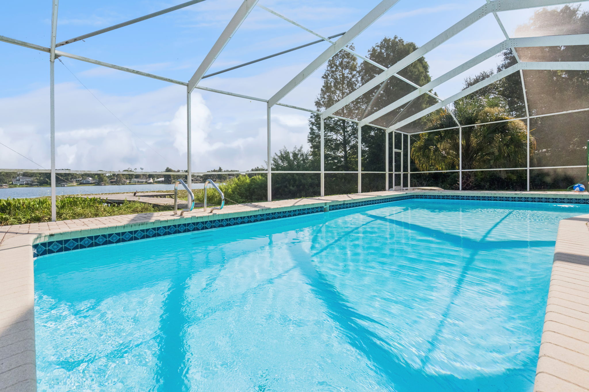 Pool overlooks Lake Link.