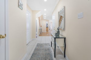 25 Laurendale Ave, Keswick, ON L4P 4A8, Canada Photo 4