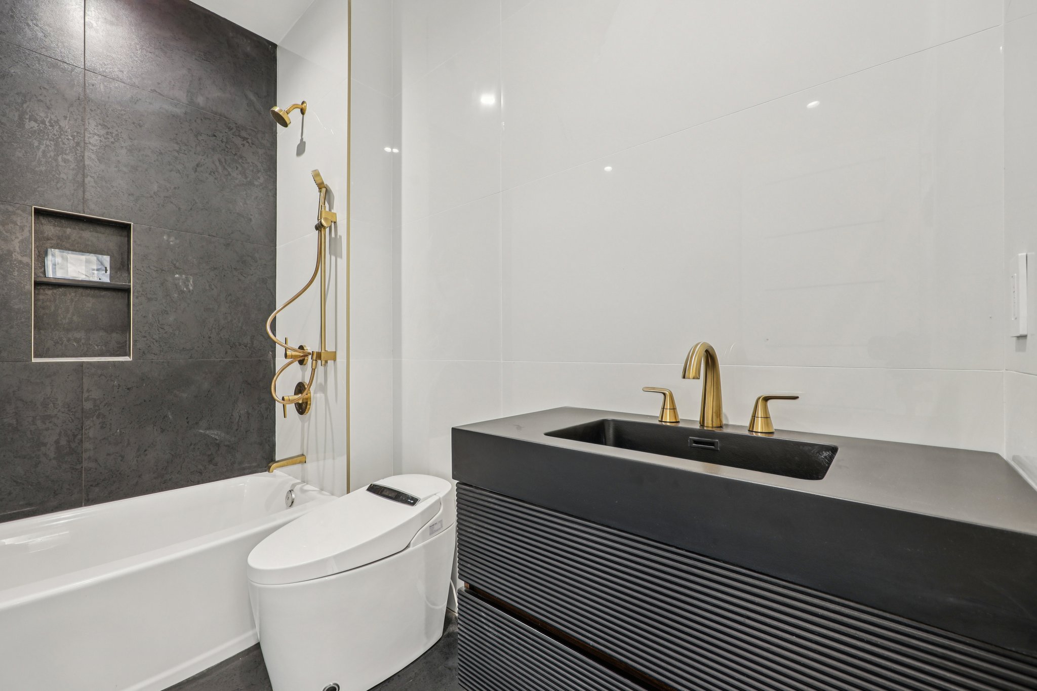 MacArthur Ave-S0601-032.jpg