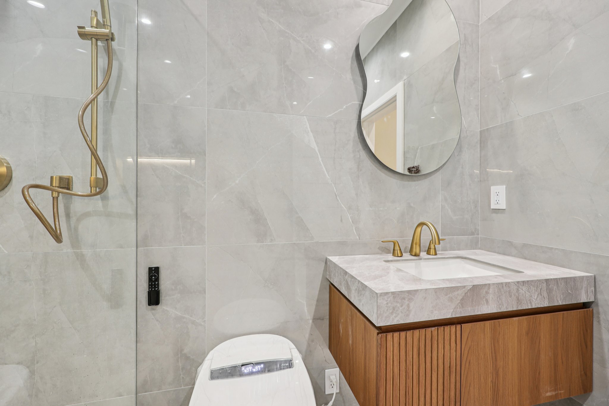 MacArthur Ave-S0601-057.jpg