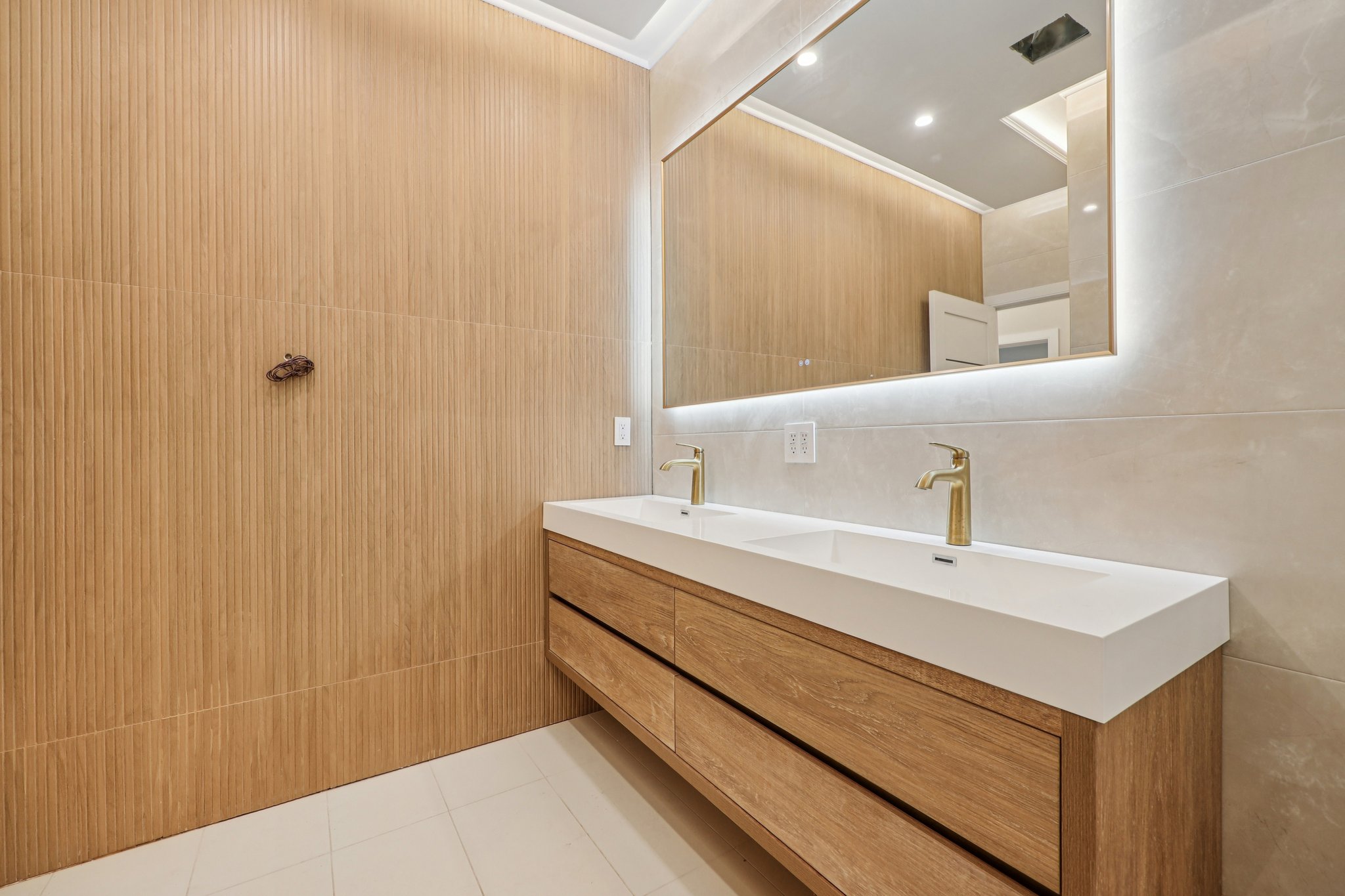 MacArthur Ave-S0601-058.jpg