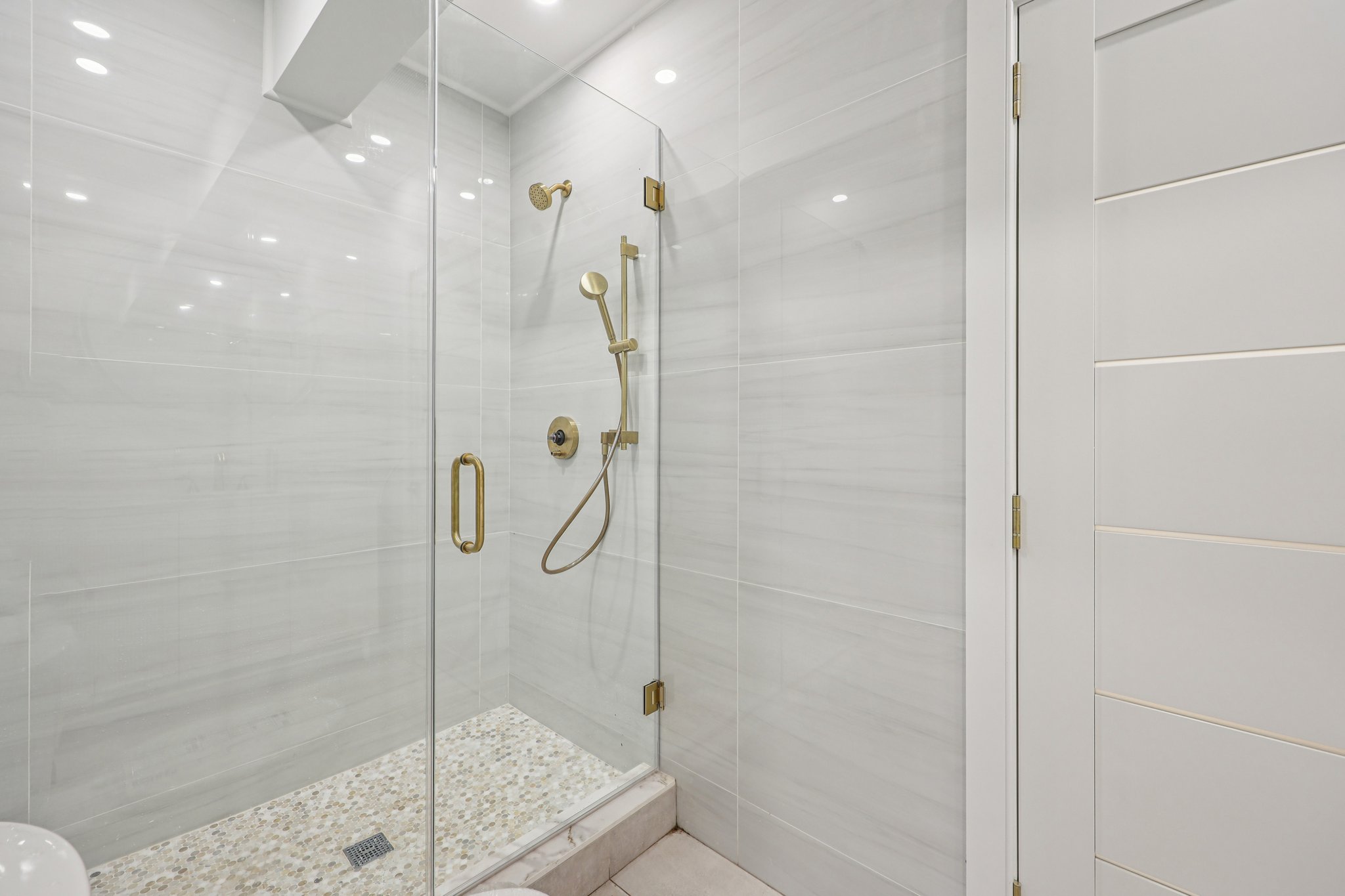 MacArthur Ave-S0601-074.jpg