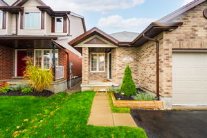 Front Porch/Entrance