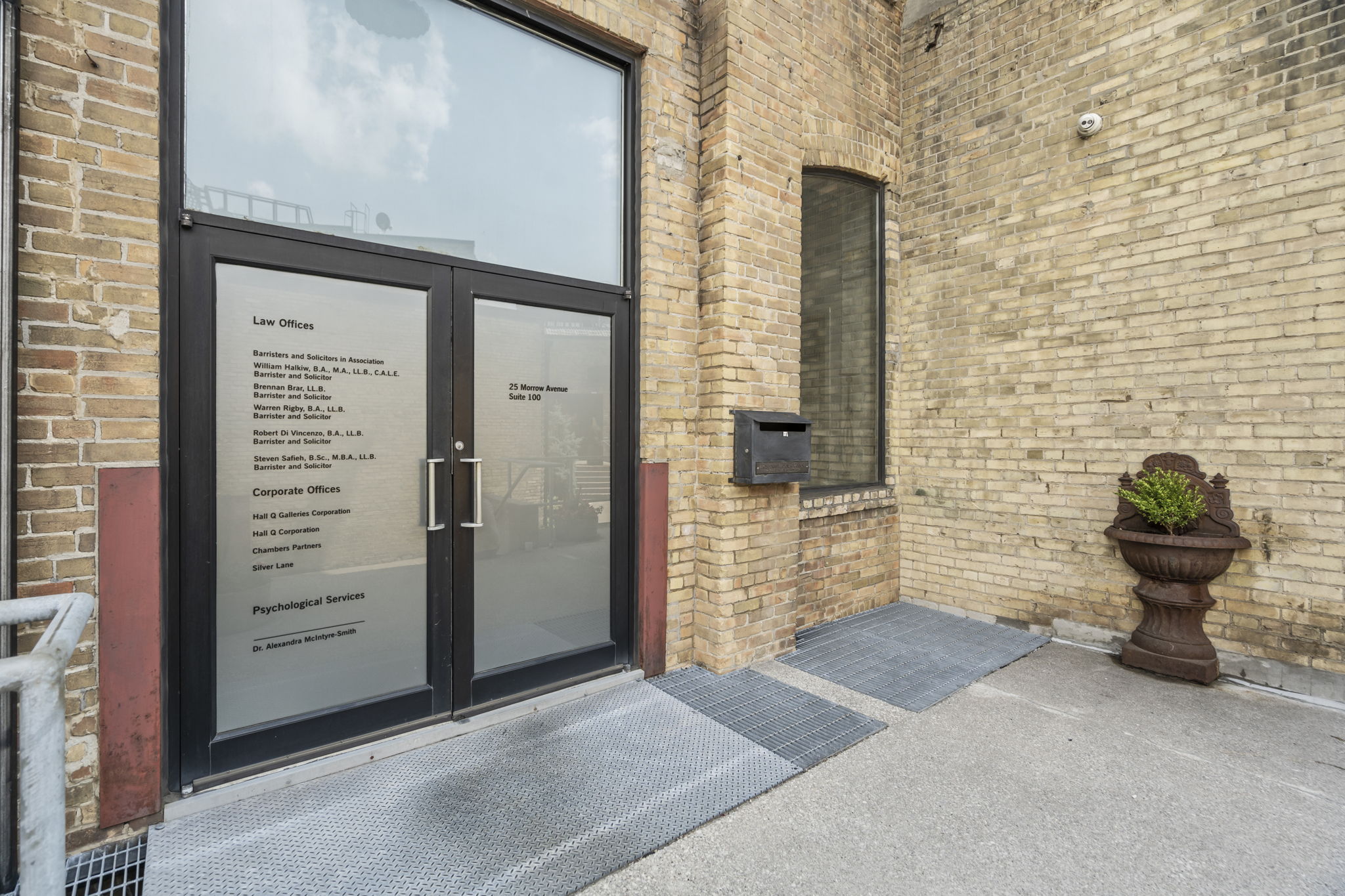 25 Morrow Ave Toronto, ON M6R 2H9
