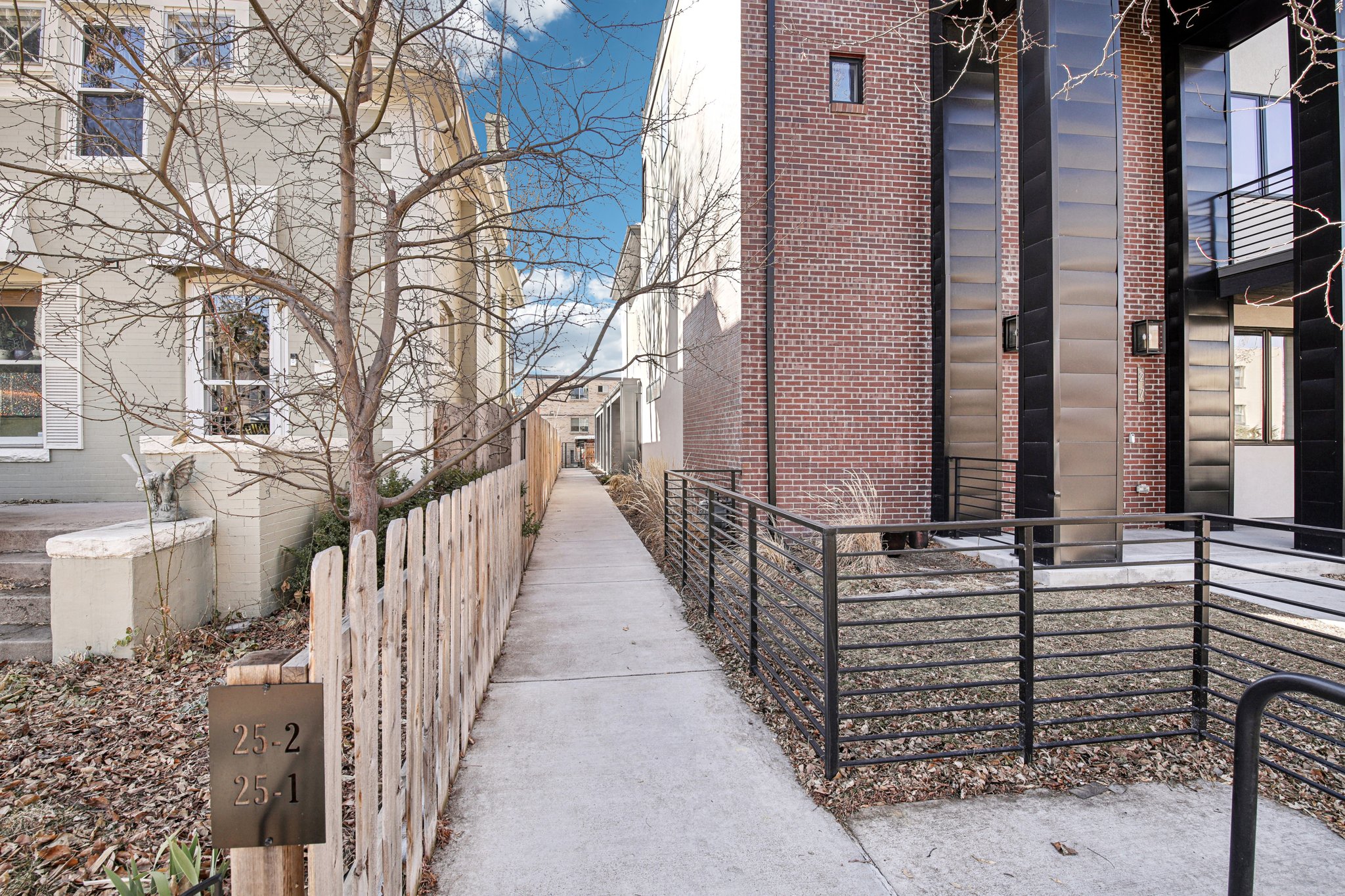 S Washington St unit 2-003.jpg