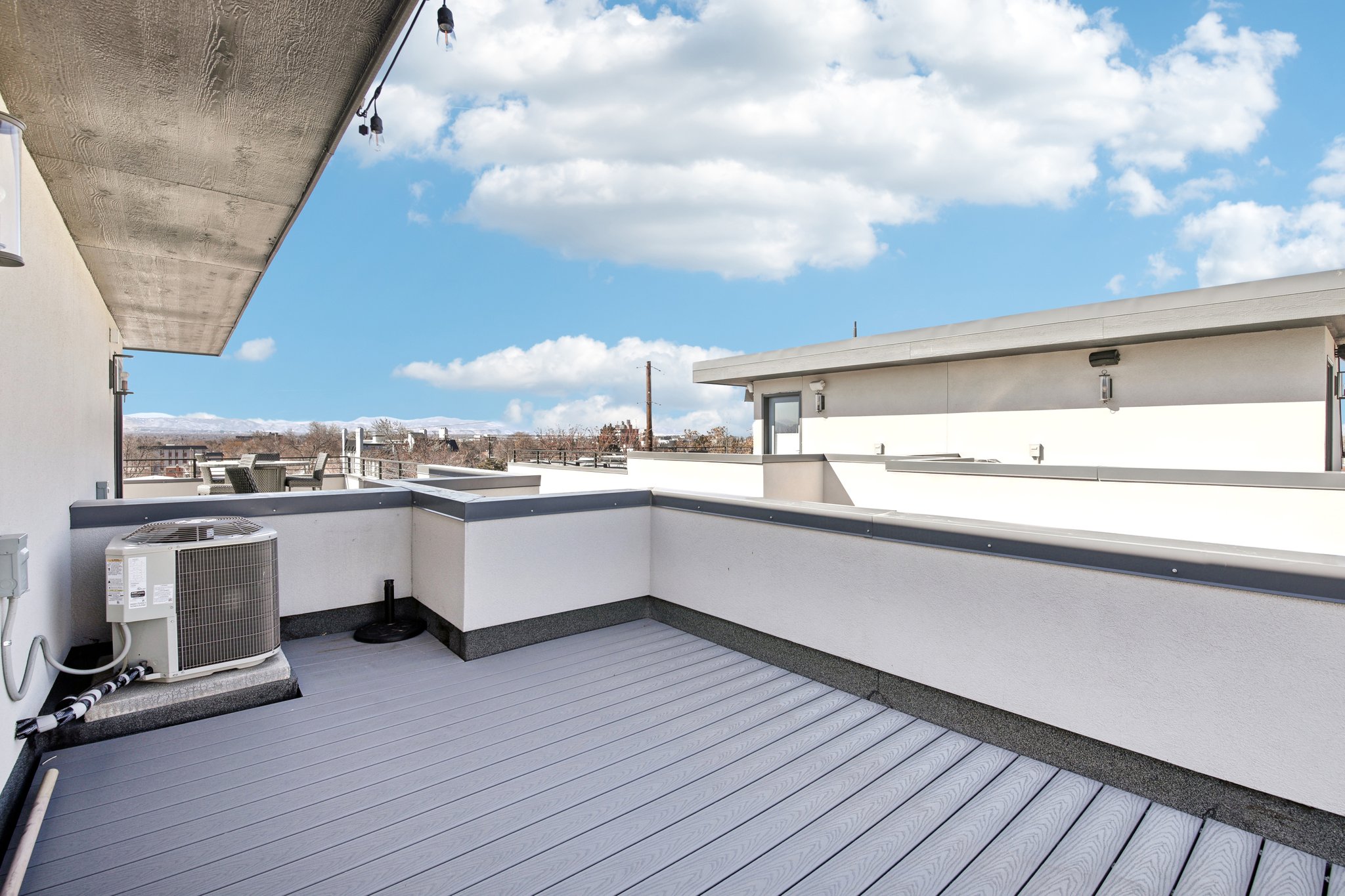 S Washington St unit 2-033.jpg