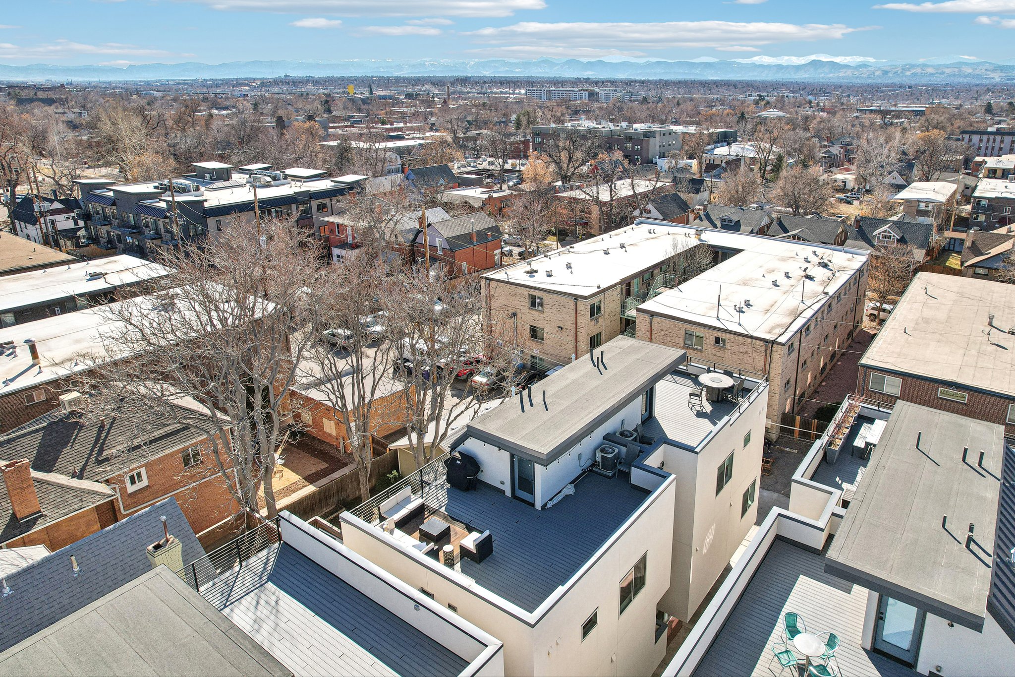 S Washington St unit 2-048.jpg