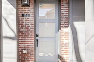 S Washington St unit 2-005.jpg
