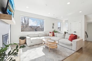 S Washington St unit 2-007.jpg