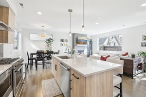 S Washington St unit 2-015.jpg