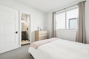 S Washington St unit 2-023.jpg