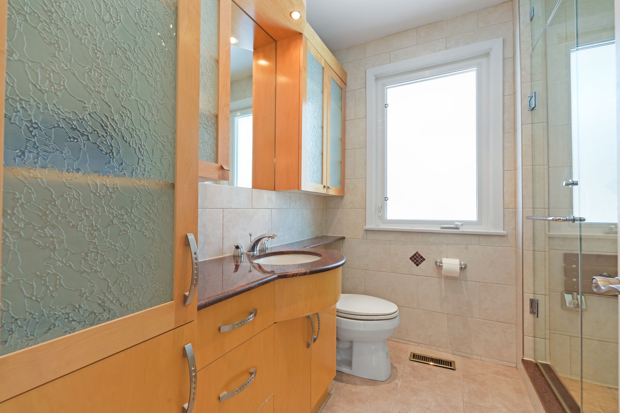 Upstairs main bath steam shower