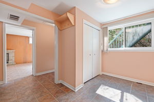 Bsmt added storage or office nook