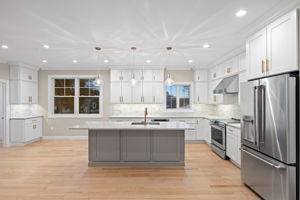Large eat-in kitchen with loads of space for friends and family