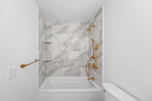Level 3 Full Bath