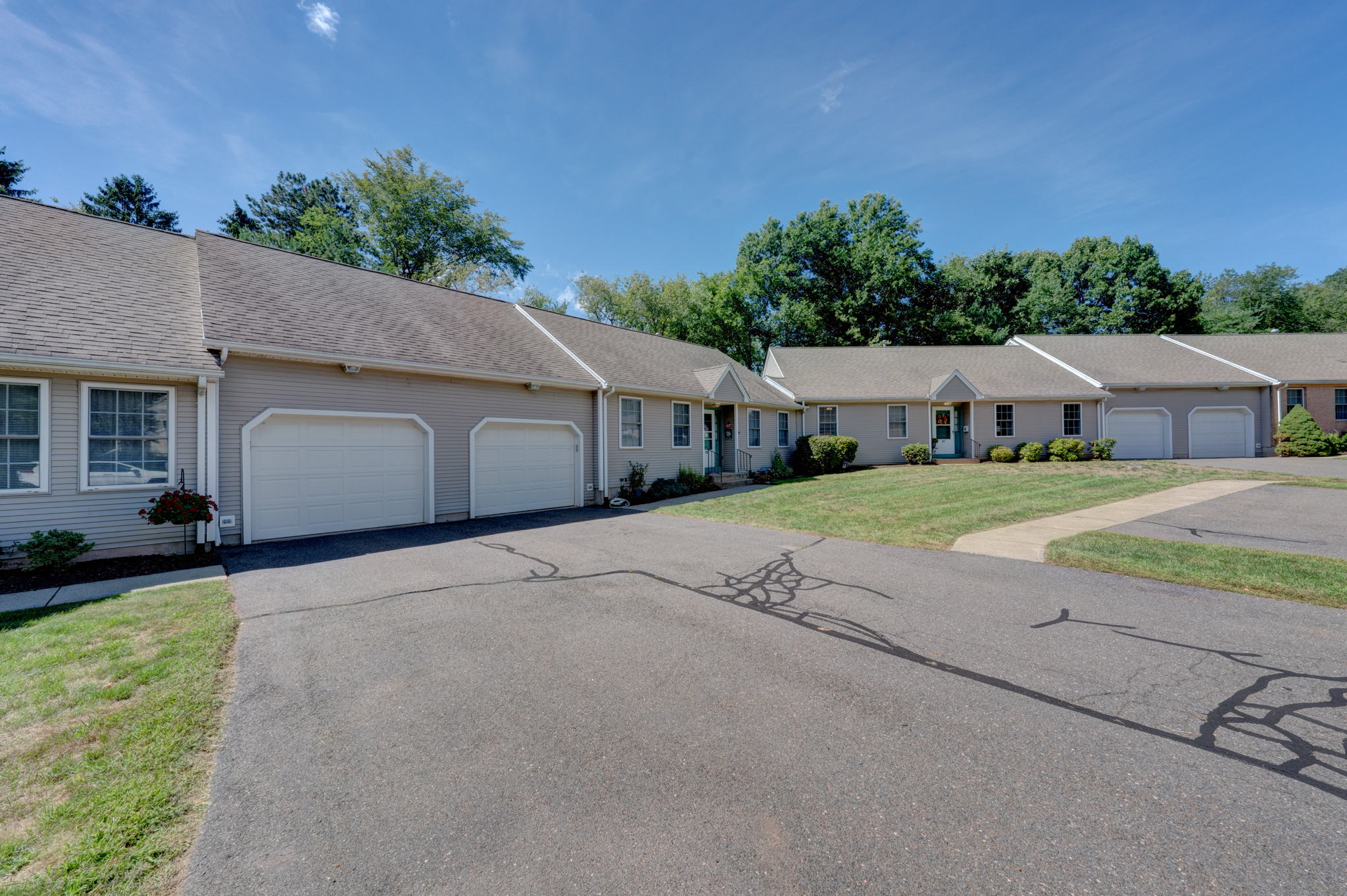 25 Shares Ln, South Windsor, CT 06074, USA Photo 4