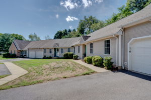 25 Shares Ln, South Windsor, CT 06074, USA Photo 2