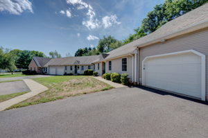 25 Shares Ln, South Windsor, CT 06074, USA Photo 1