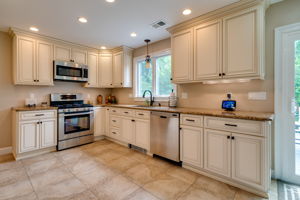  25 Streamside Ln, New Britain, CT 06052, US Photo 10