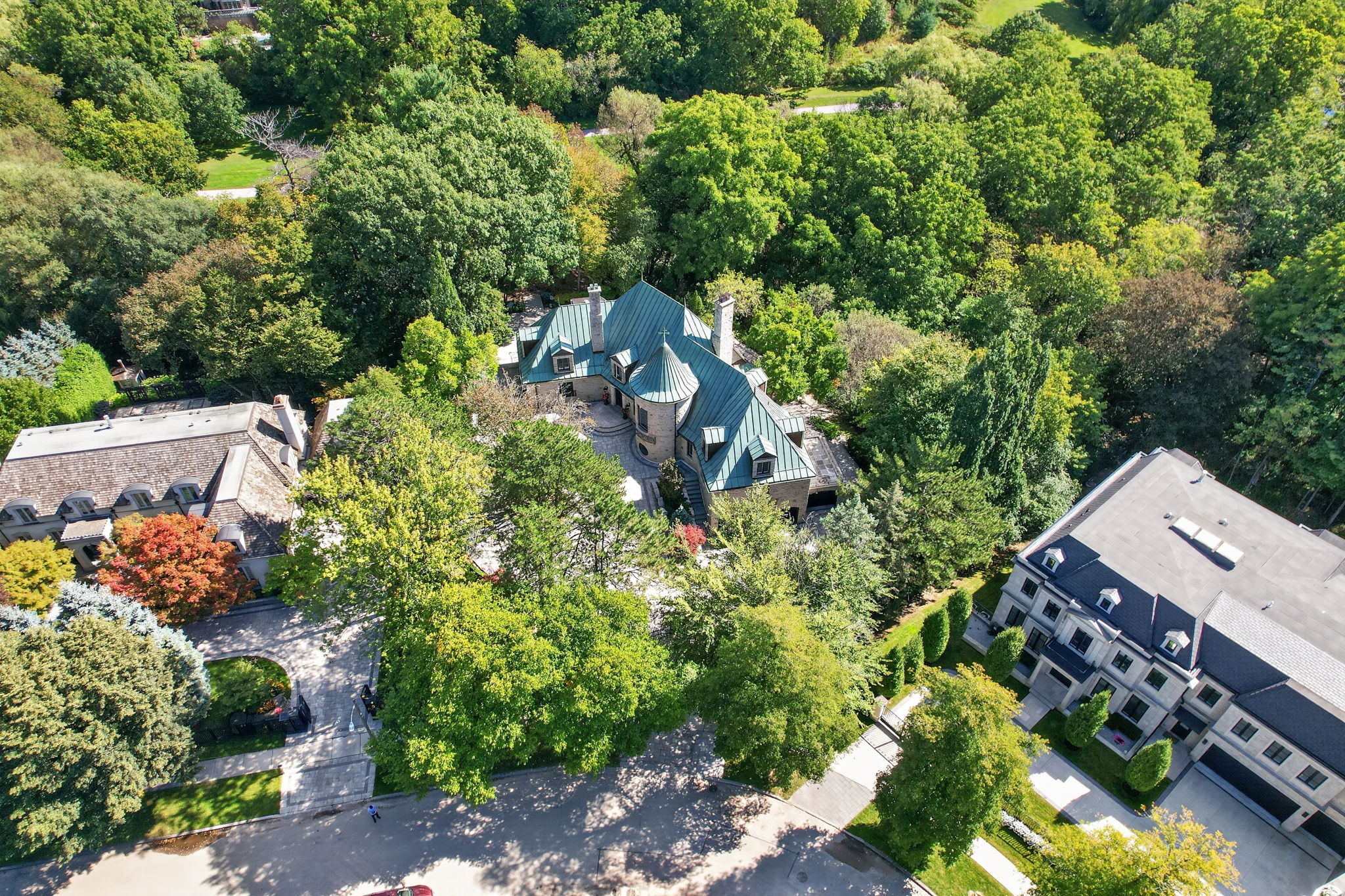 25 Tudor Gate Toronto, ON M2L 1N3