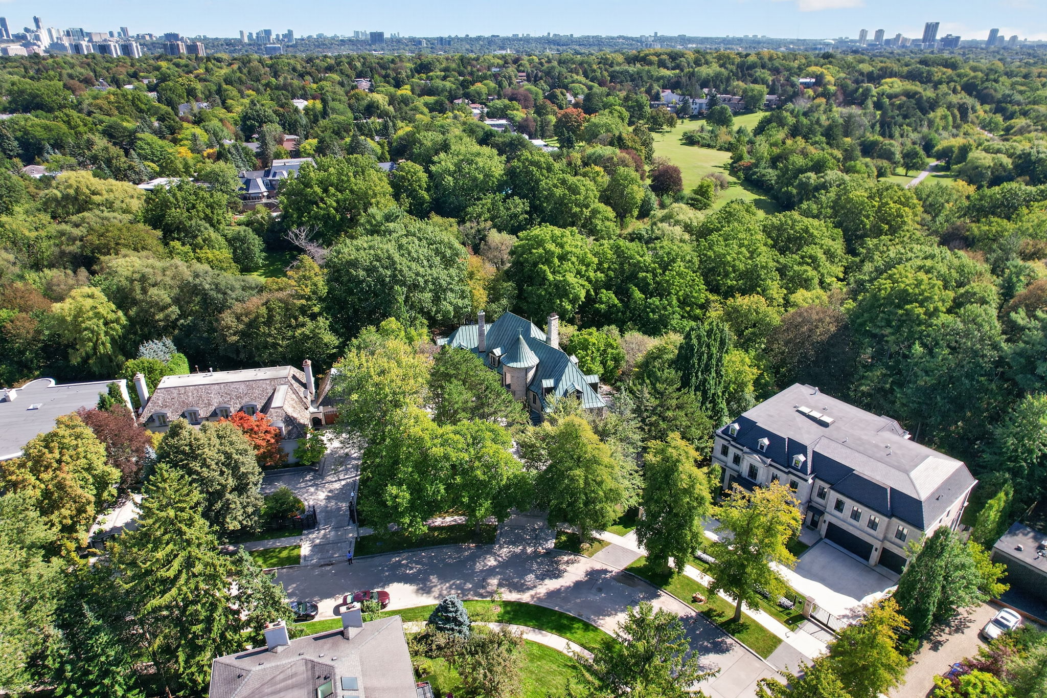 25 Tudor Gate Toronto, ON M2L 1N3
