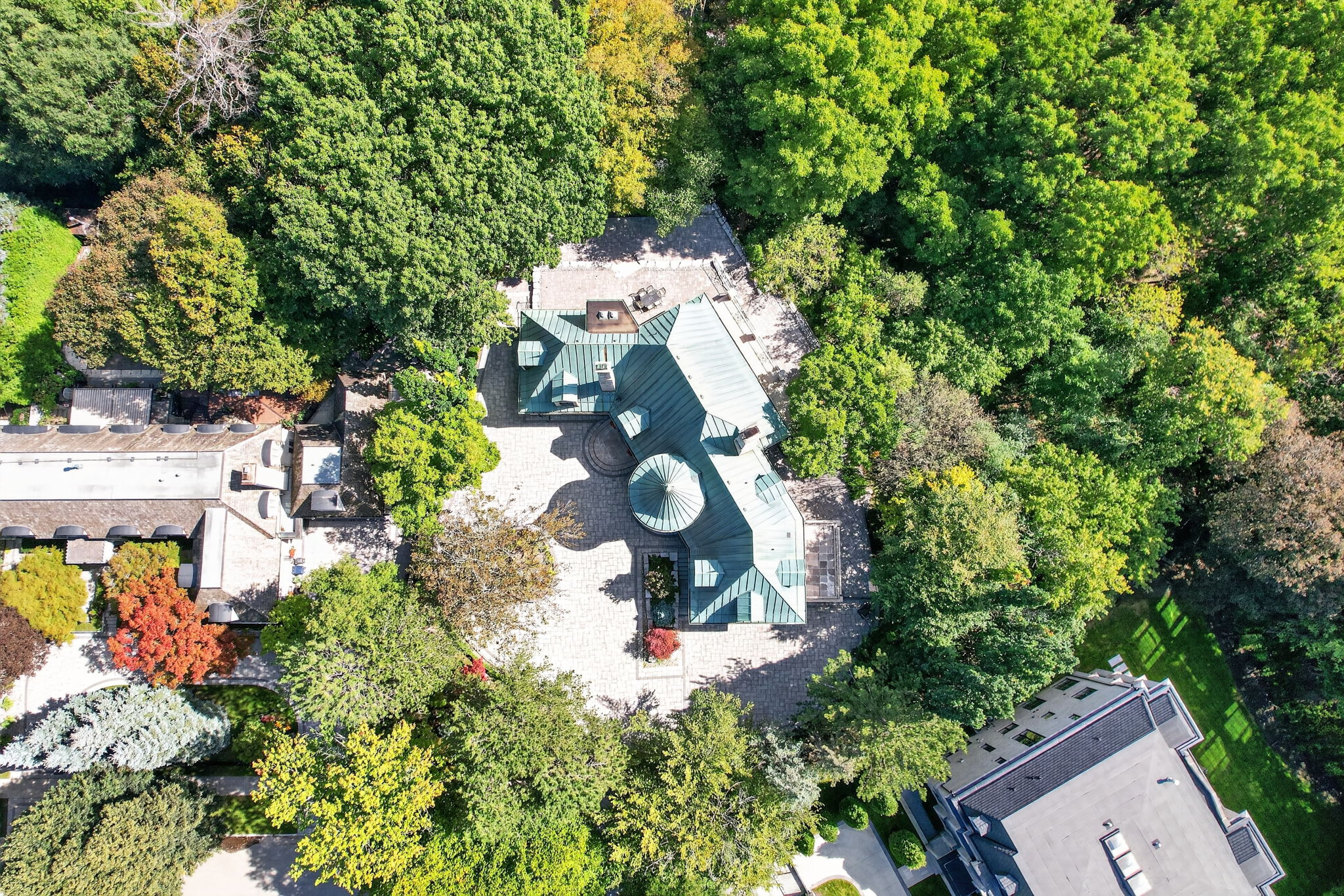 25 Tudor Gate Toronto, ON M2L 1N3