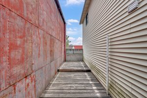  Photo 32