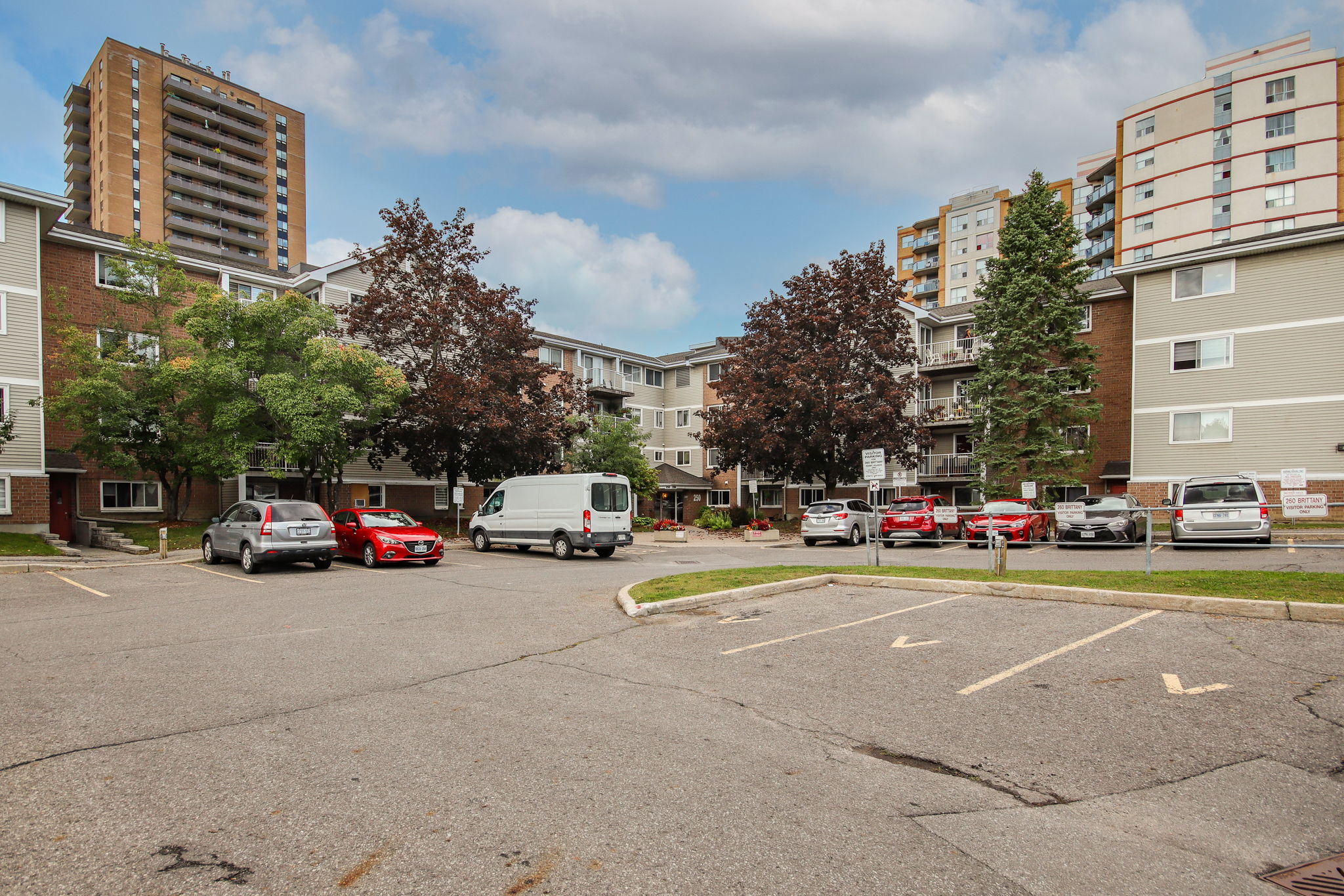 250 Brittany Dr, Ottawa, ON K1K 4M1 Listed Ottawa