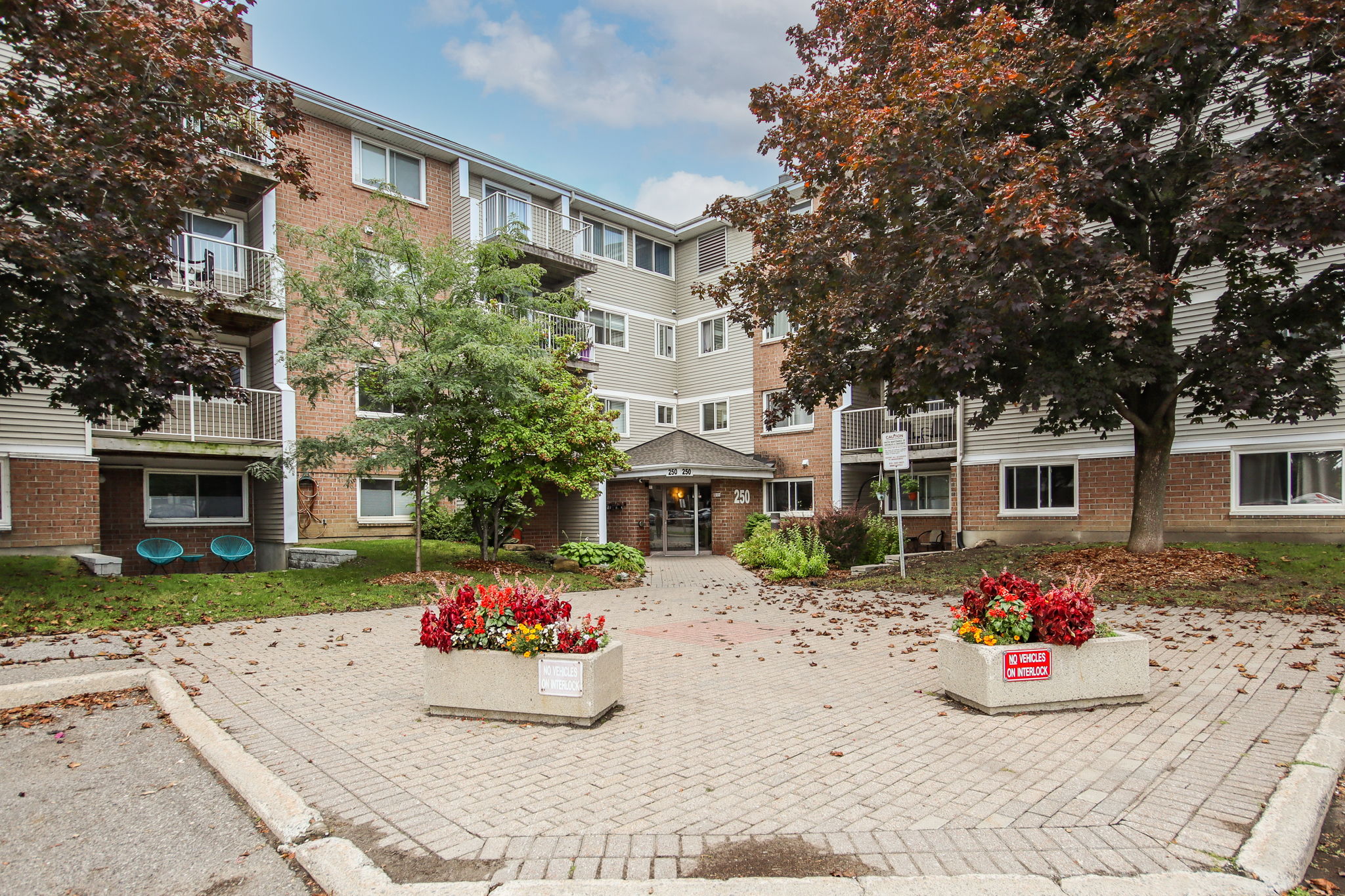 250 Brittany Dr, Ottawa, ON K1K 4M1 | Listed Ottawa