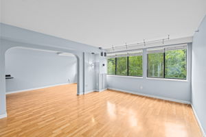 Living Room/Dining Area