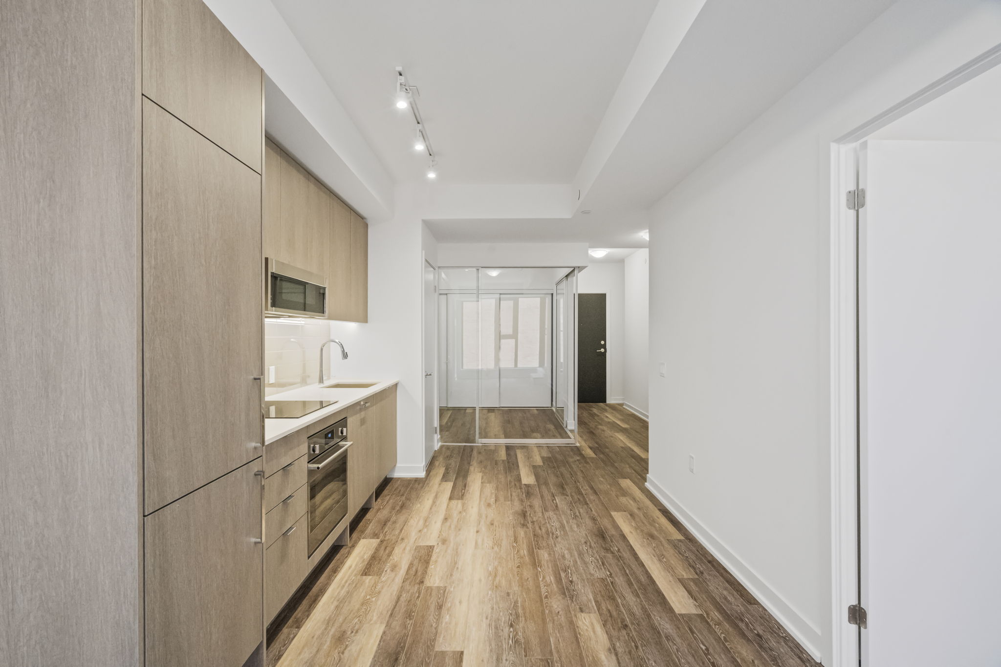 250 Lawrence Ave W Unit 212 Toronto, ON M5M 1B2