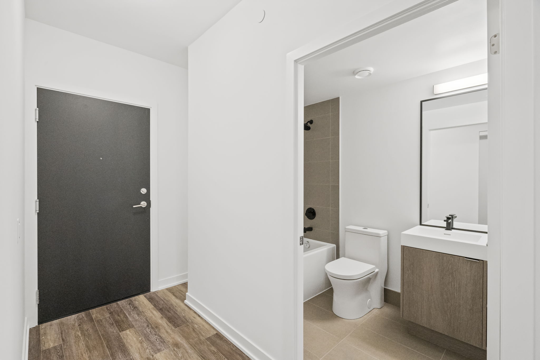 250 Lawrence Ave W Unit 212 Toronto, ON M5M 1B2