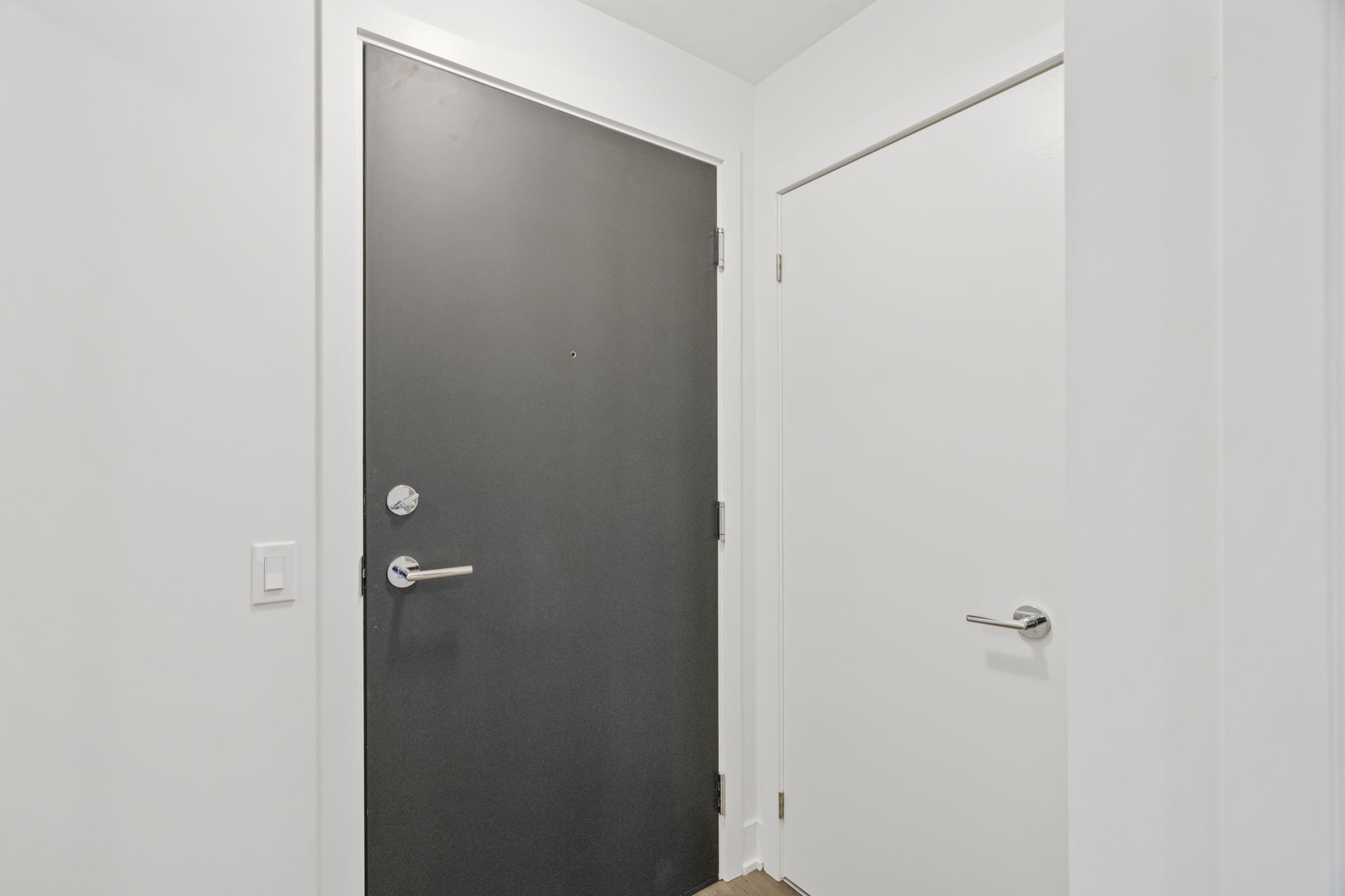 250 Lawrence Ave W Unit 801 Toronto, ON M5M 1B1