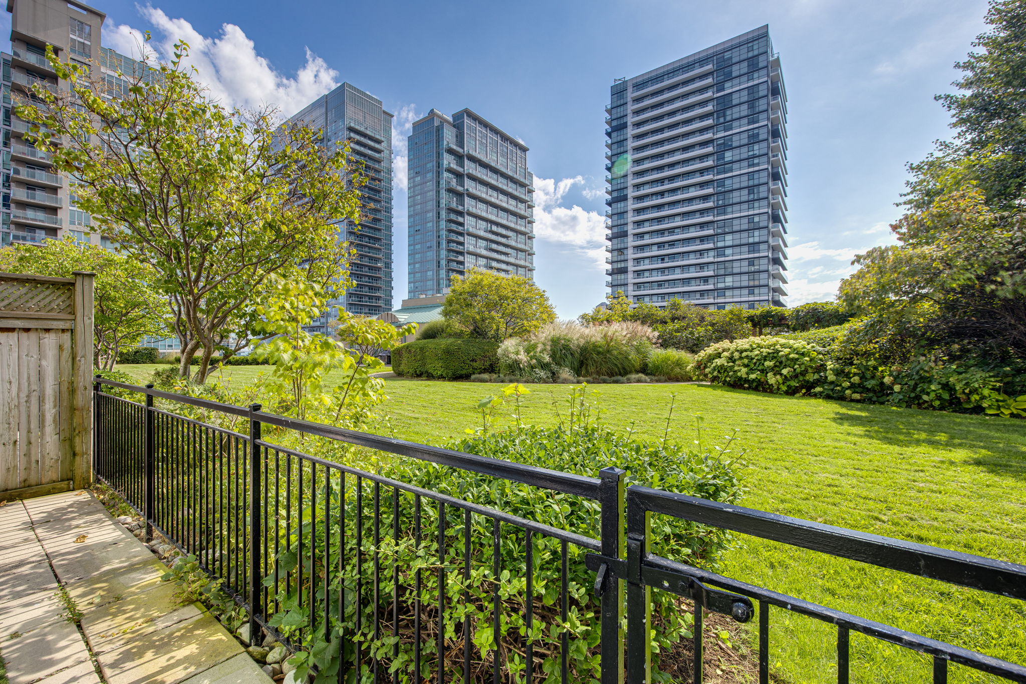 Toronto property showcase — delivered property photograph 36
