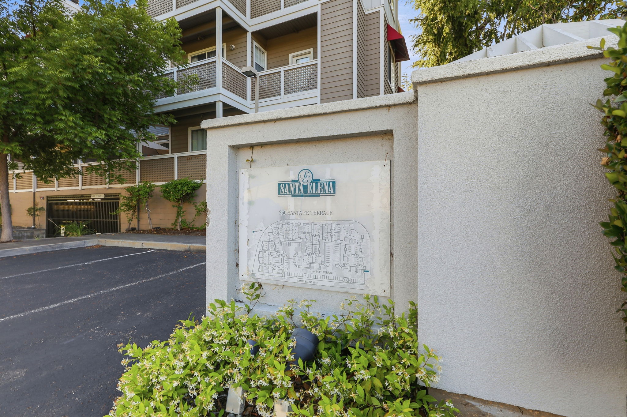 032_F8_250 Santa Fe Terrace unit