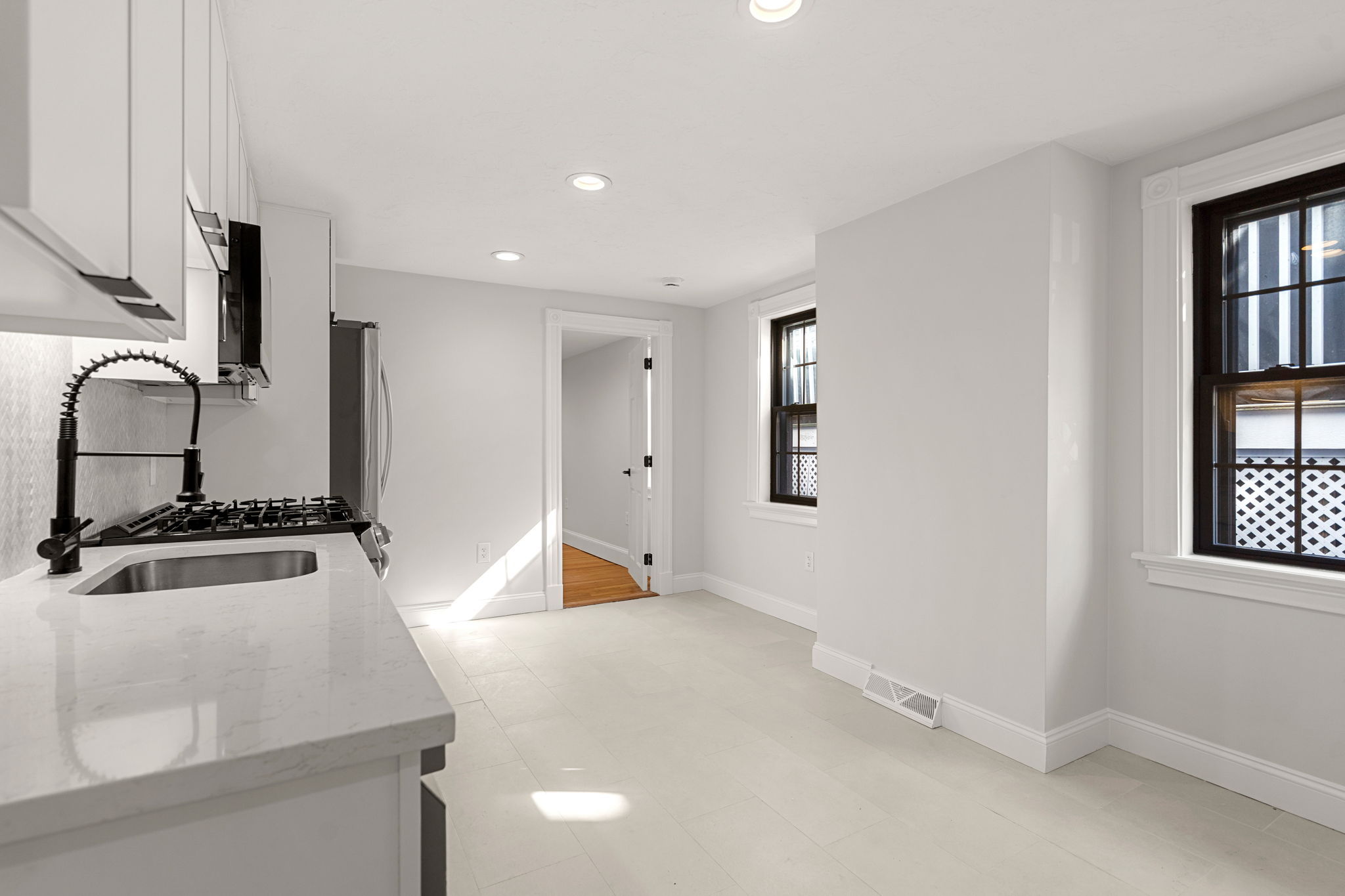 250 W Fifth St, Boston, MA 02127, USA Photo 5
