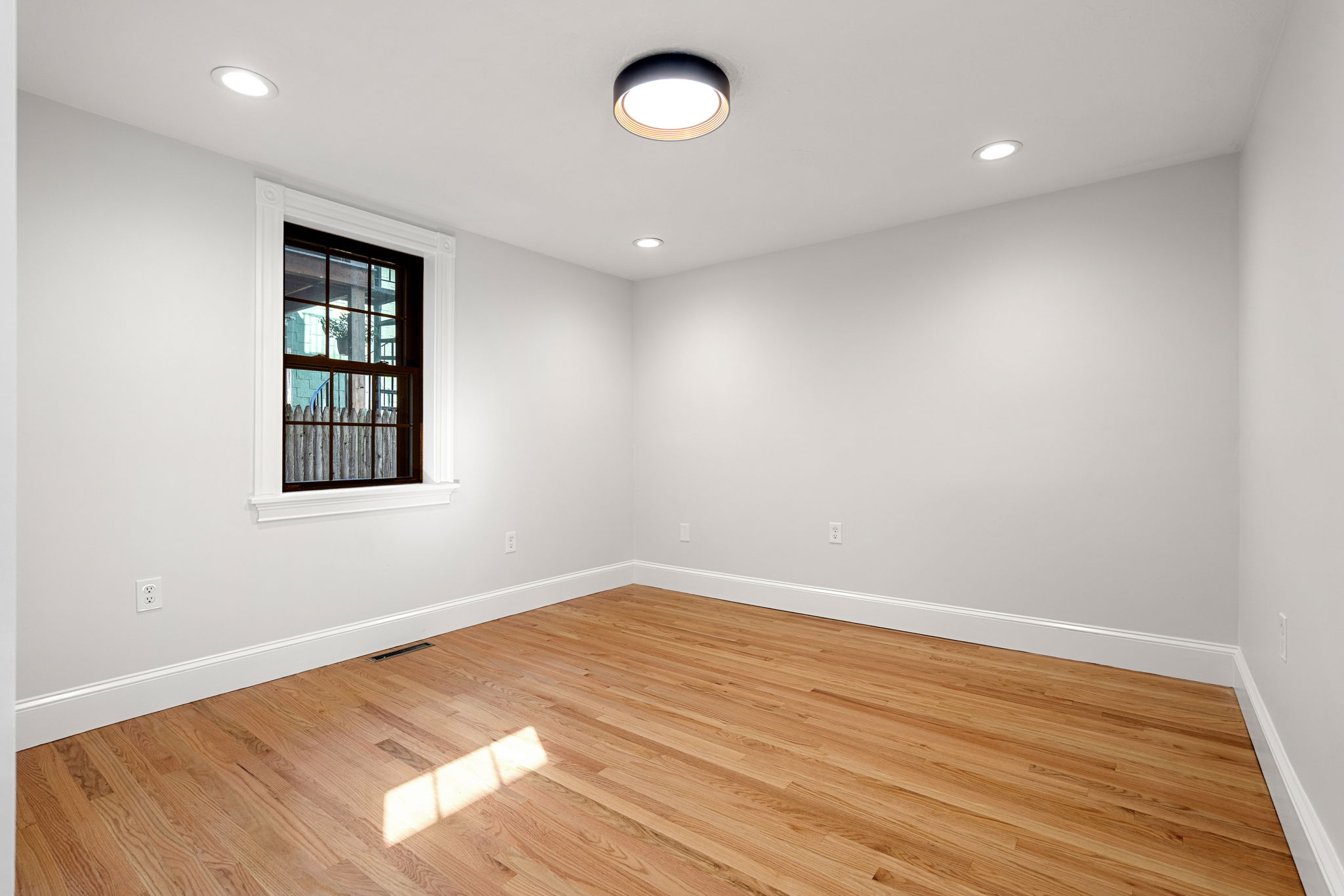 250 W Fifth St, Boston, MA 02127, USA Photo 43