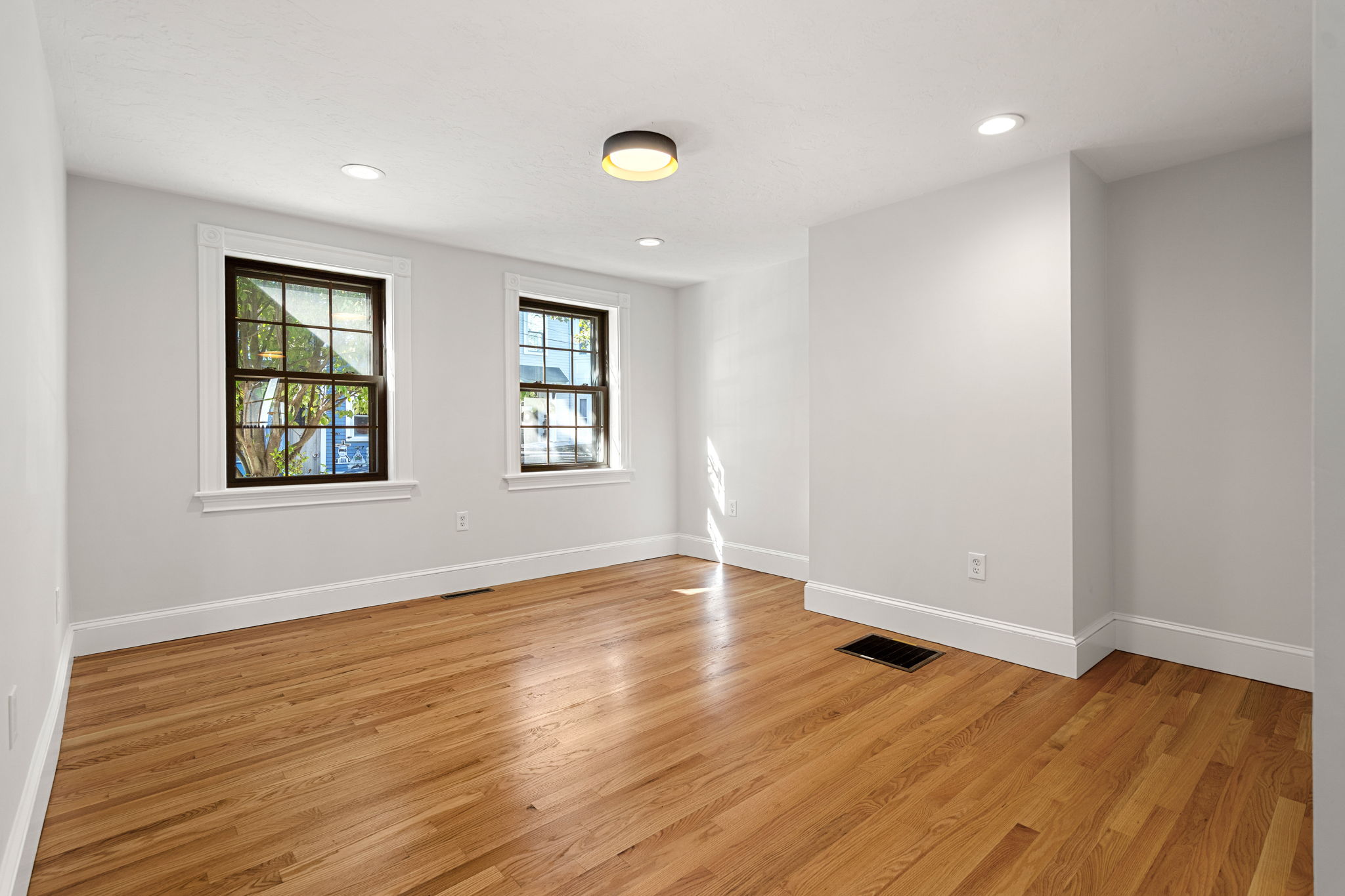 250 W Fifth St, Boston, MA 02127, USA Photo 8