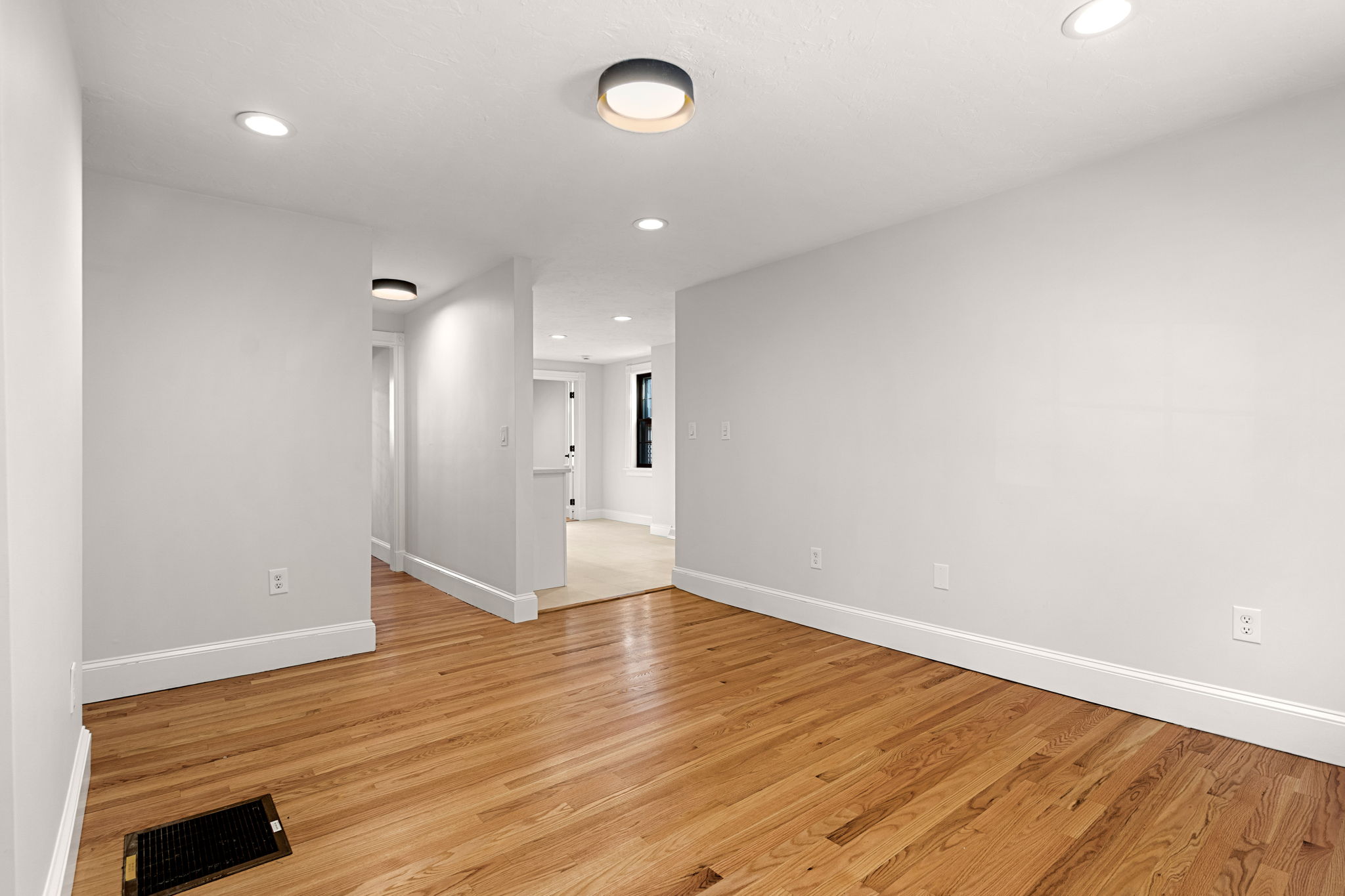 250 W Fifth St, Boston, MA 02127, USA Photo 9