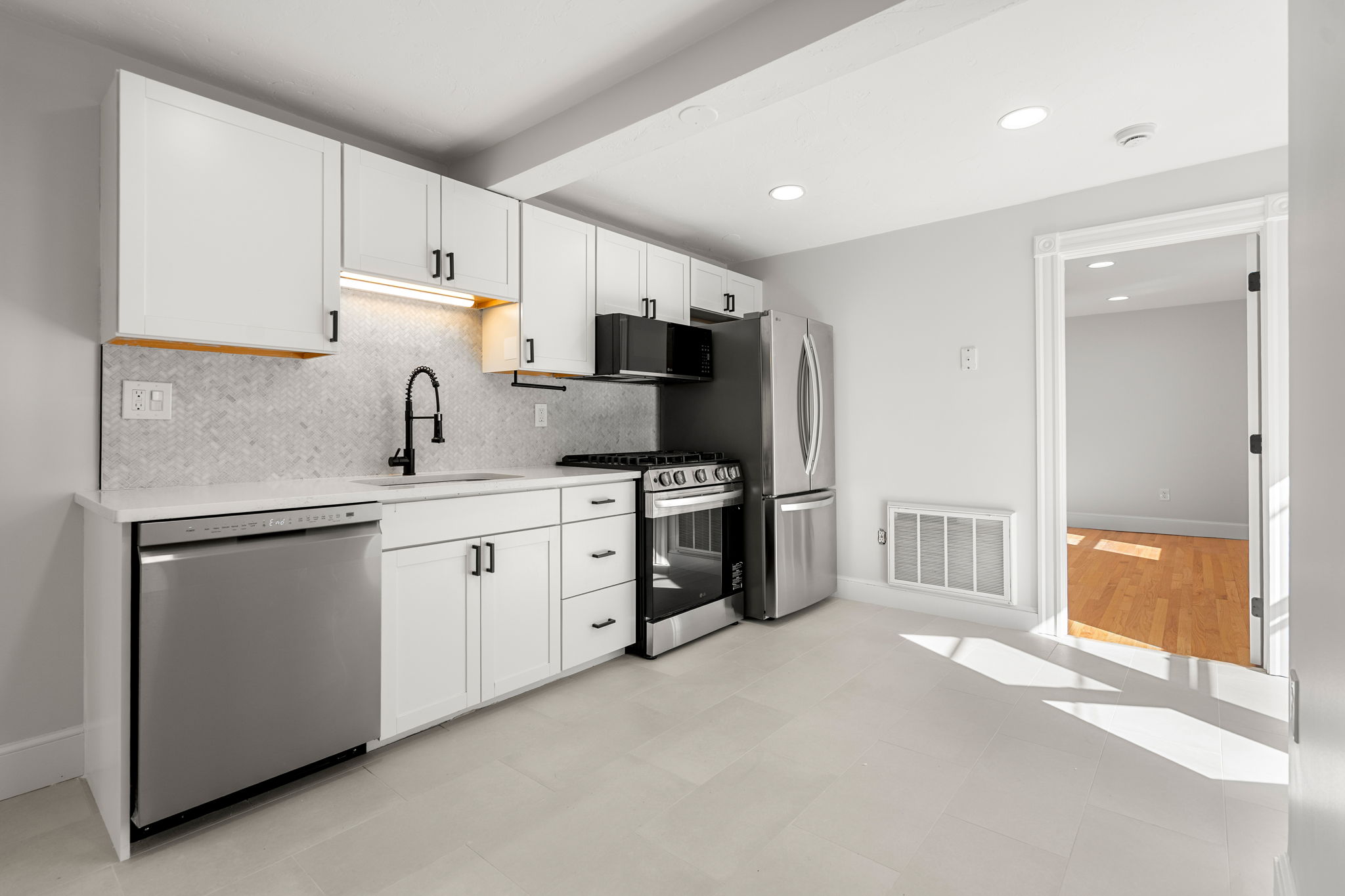 250 W Fifth St, Boston, MA 02127, USA Photo 14