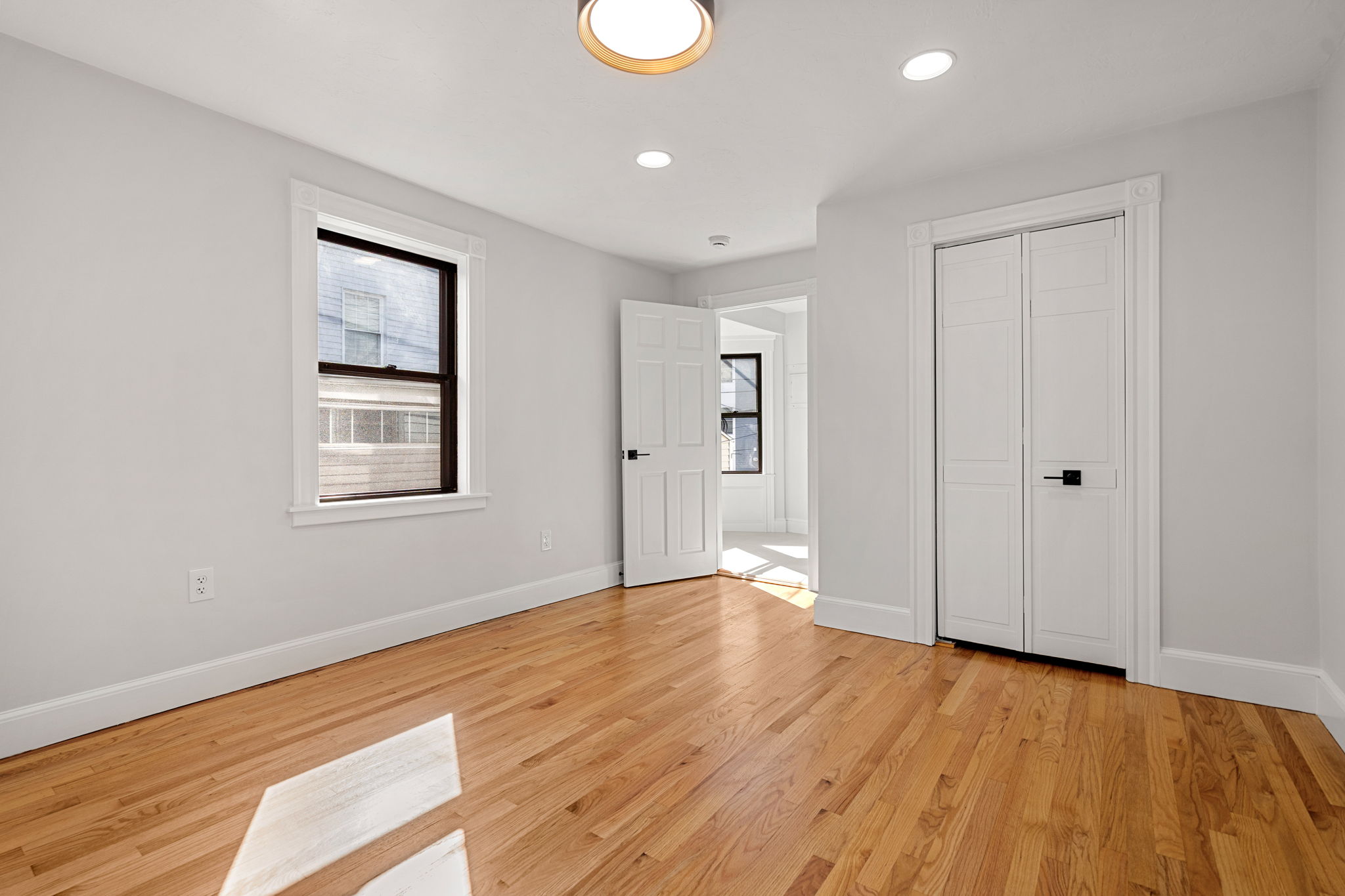 250 W Fifth St, Boston, MA 02127, USA Photo 38