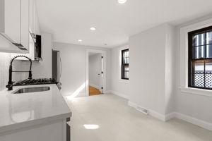 250 W Fifth St, Boston, MA 02127, USA Photo 4