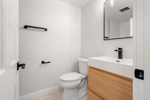 250 W Fifth St, Boston, MA 02127, USA Photo 10