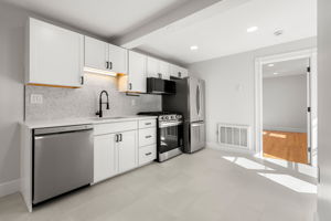 250 W Fifth St, Boston, MA 02127, USA Photo 13