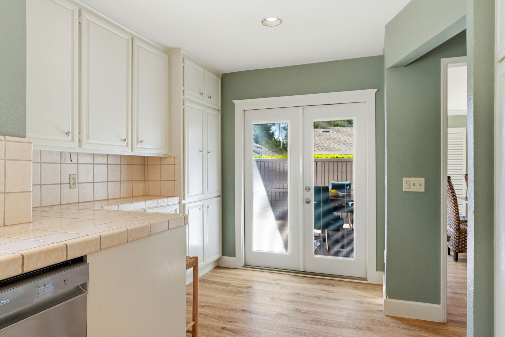 012_F8_250 W Rumble Rd #D